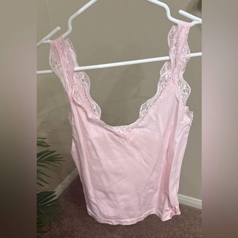 NWOT Lace Trim Cropped Baby Pink Camisole